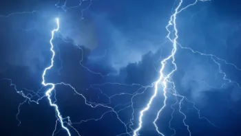 بعد أصوات البرق والرعد.. 10 نصائح من استشاري نفسي للتعامل مع خوف أطفالك