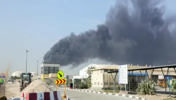 قتيلان و3 مصابين إثر سقوط شظايا صاروخ إيراني في أبوظبي