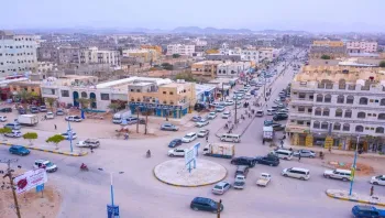 اندلاع اشتباكات مسلحة في عتق يثير قلق الأهالي