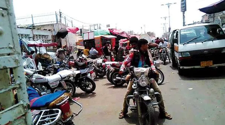 الأمن يتخذ قرار تجديد حملة غير مسبوقة لضبط الدراجات النارية في عدن