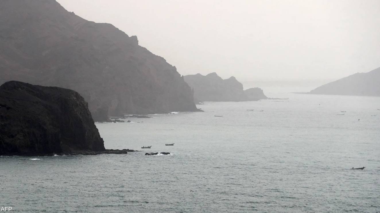 تقرير: دخول الحوثيين الحرب لدعم إيران يفاقم أزمات الشحن البحري - الخبر الآن