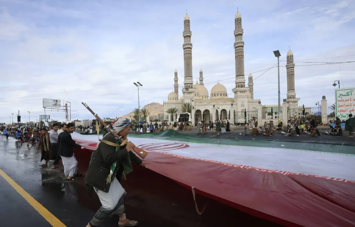 هل يؤدي انخراط الحوثيين إقليمياً إلى تحرير ميناء الحديدة؟ هل يؤدي انخراط الحوثيين إقليمياً إلى تحرير ميناء الحديدة؟