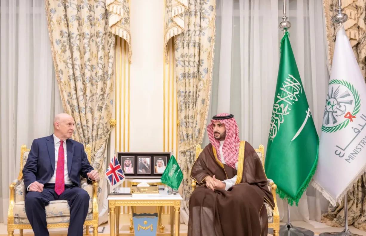 وزير الدفاع السعودي يلتقي نظيره البريطاني ويستعرضان الشراكة الاستراتيجية الدفاعية وزير الدفاع السعودي يلتقي نظيره البريطاني ويستعرضان الشراكة الاستراتيجية الدفاعية