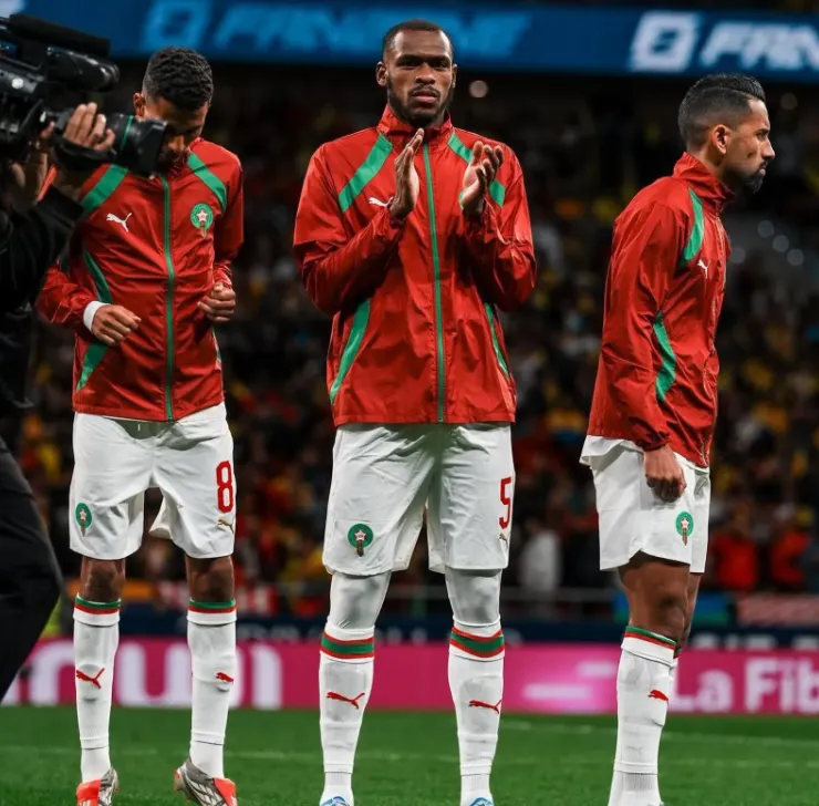 مدافع فولهام فضل المغرب على السنغال.. "الوحش" الذي سيحل مشكلة اسود الاطلس مدافع فولهام فضل المغرب على السنغال.. "الوحش" الذي سيحل مشكلة اسود الاطلس