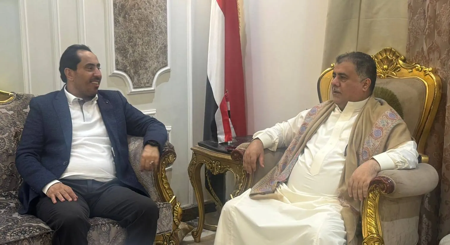 وزير الشباب ورئيس الاتحاد يناقشان أوضاع الكرة اليمنية وسبل حل موضوع أندية عدن وزير الشباب ورئيس الاتحاد يناقشان أوضاع الكرة اليمنية وسبل حل موضوع أندية عدن