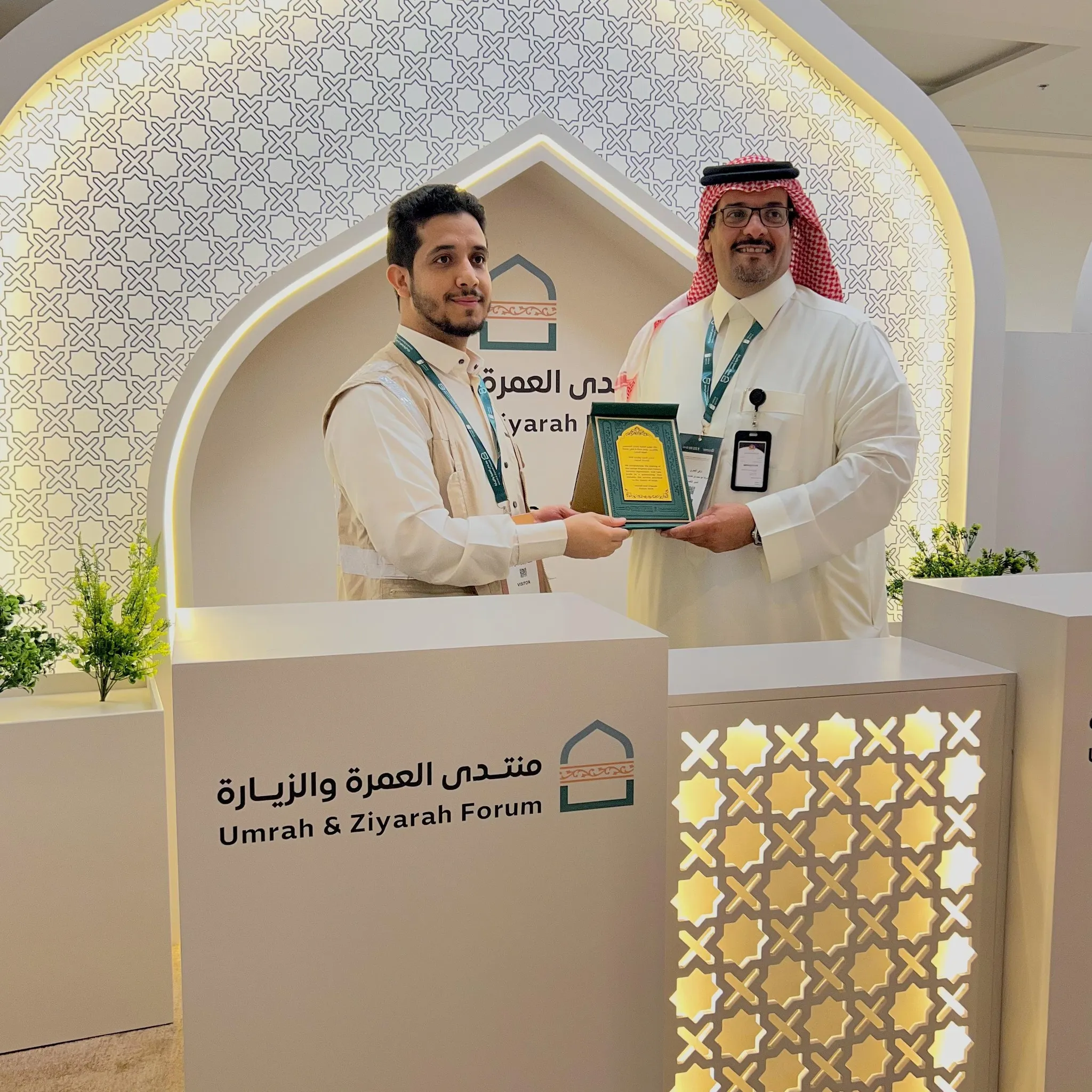 الحجر الأسود توقع إتفاقية خدمات المعتمرين والزائريـن اليمنيين الحجر الأسود توقع إتفاقية خدمات المعتمرين والزائريـن اليمنيين