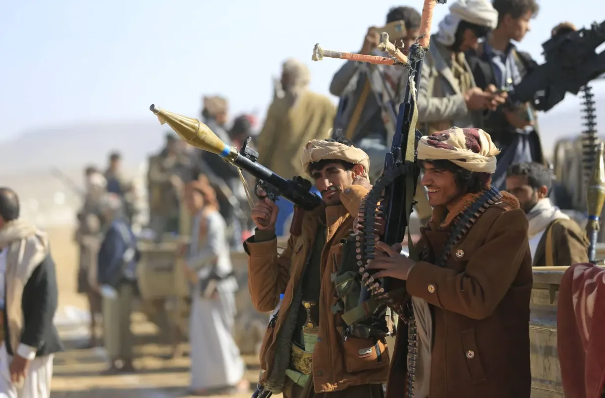 تقرير: بين الانكشاف الحوثي والضغوط الإيرانية.. اليمن مرآة للصراع الإقليمي تقرير: بين الانكشاف الحوثي والضغوط الإيرانية.. اليمن مرآة للصراع الإقليمي