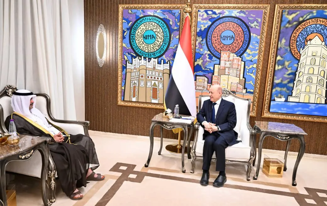 العليمي يشيد بالعلاقات الراسخة مع دولة الكويت وشجاعة قواتها في ردع التهديد العليمي يشيد بالعلاقات الراسخة مع دولة الكويت وشجاعة قواتها في ردع التهديد