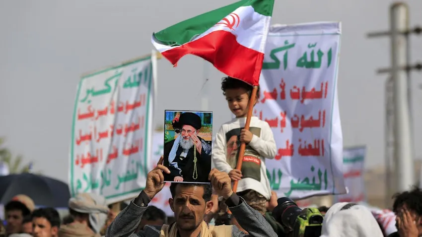 بمشاركتهم في حرب إيران.. الحوثيون يواجهون لأول مرة معسكراً موحداً في اليمن بمشاركتهم في حرب إيران.. الحوثيون يواجهون لأول مرة معسكراً موحداً في اليمن