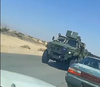 عاجل: تعزيزات عسكرية تتجة الان الى عدن عبر منفذ الوديعة "فيديو" عاجل: تعزيزات عسكرية تتجة الان الى عدن عبر منفذ الوديعة "فيديو"