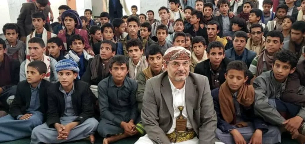 مناهج الموت ومراكز التعبئة.. كيف تُصنع "عقلية القطيع" في مناطق سيطرة الحوثيين؟ مناهج الموت ومراكز التعبئة.. كيف تُصنع "عقلية القطيع" في مناطق سيطرة الحوثيين؟