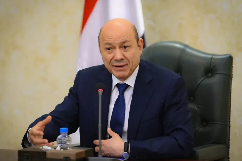العليمي: استعادة الدولة "سلماً أو حرباً" خيارنا الأول.. ولا سلام مستدام دون كبح طموحات طهران العليمي: استعادة الدولة "سلماً أو حرباً" خيارنا الأول.. ولا سلام مستدام دون كبح طموحات طهران