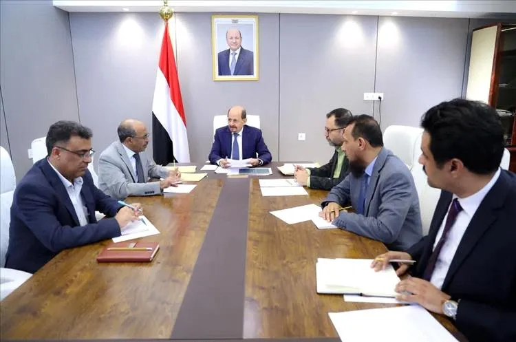 اجتماع طارئ برئاسة الزنداني في عدن: قرارات حاسمة لإنقاذ الكهرباء والغاز ووقف تدهور الخدمات
