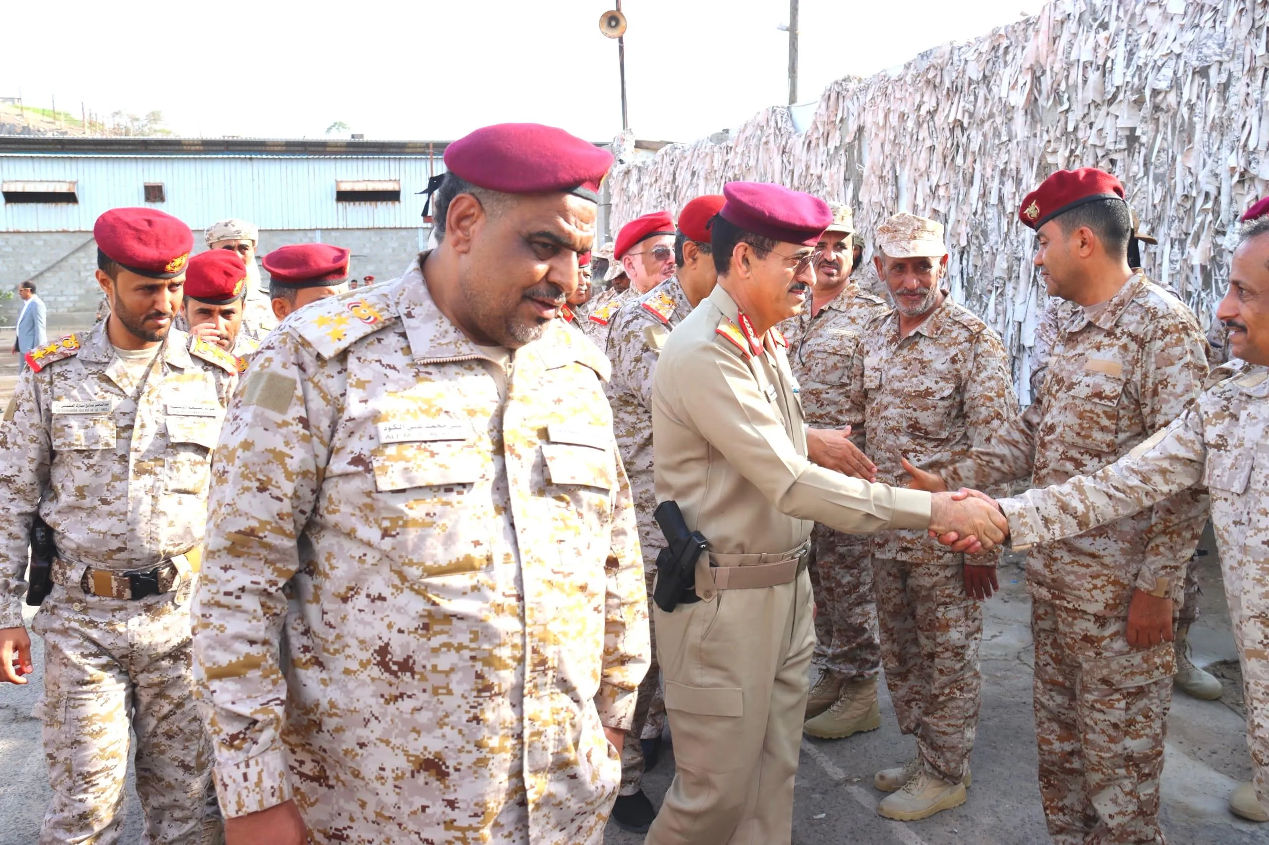 وزير الدفاع يتفقد القاعدة الإدارية بعدن ومستشفى باصهيب العسكري وزير الدفاع يتفقد القاعدة الإدارية بعدن ومستشفى باصهيب العسكري