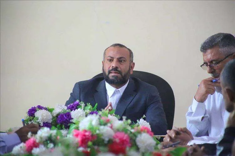 مسلحون يقتحمون مبنى السلطة المحلية في الضالع ويطلقون النار أثناء تواجد المحافظ داخله مسلحون يقتحمون مبنى السلطة المحلية في الضالع ويطلقون النار أثناء تواجد المحافظ داخله
