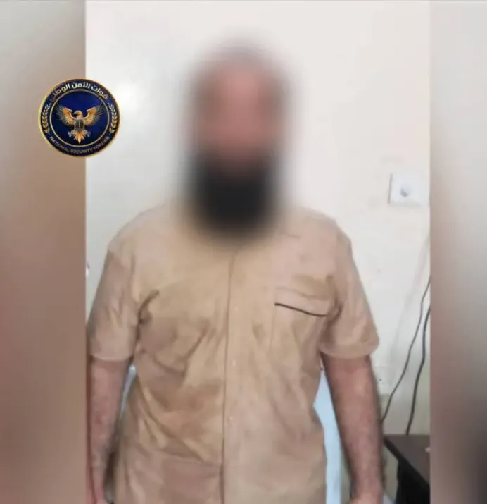 قوات طوق عدن تلقي القبض على متهم بسرقة طقم عسكري بمنفذ العلم قوات طوق عدن تلقي القبض على متهم بسرقة طقم عسكري بمنفذ العلم