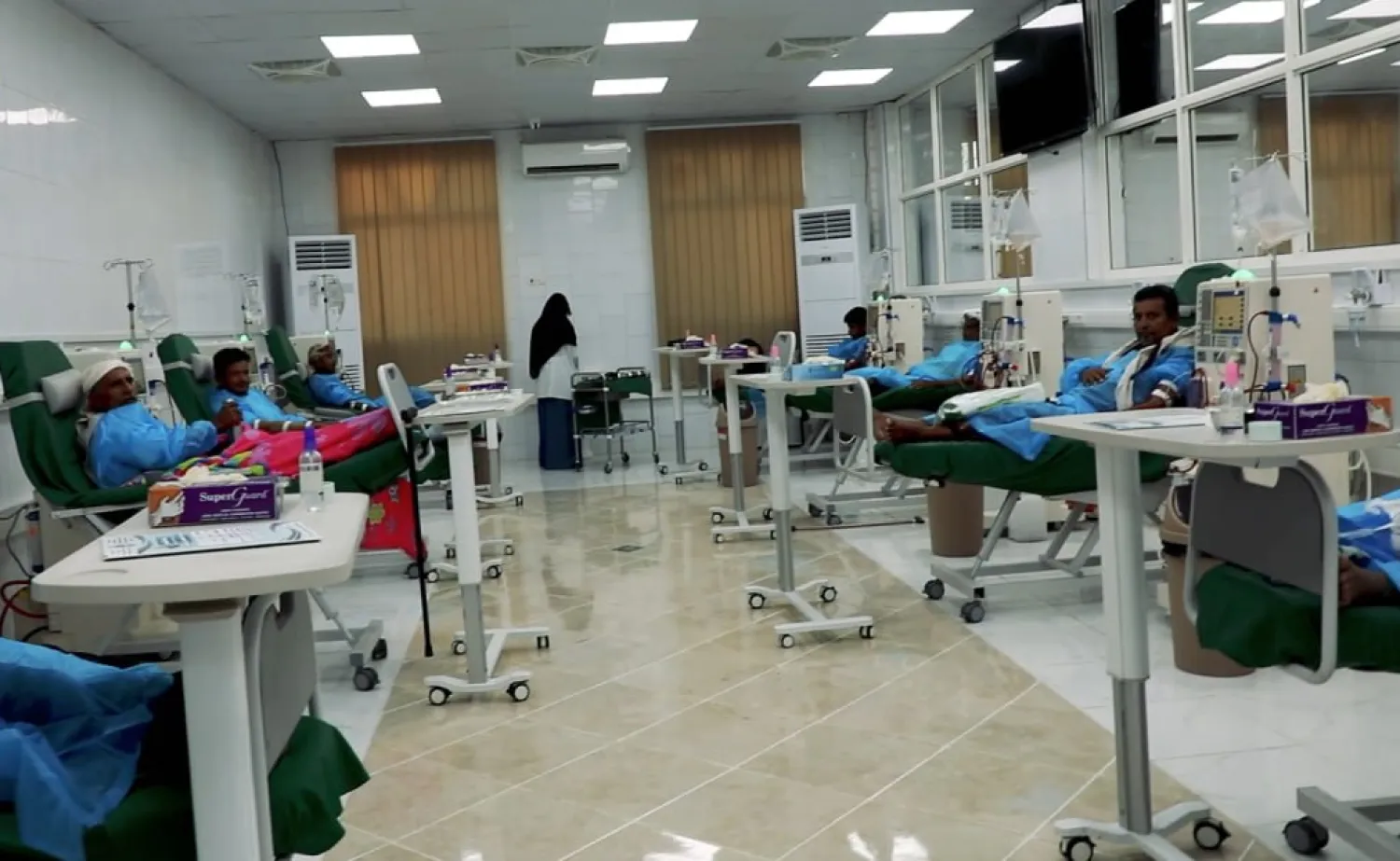 انقطاع الكهرباء يهدد حياة مرضى الكلى في الحديدة انقطاع الكهرباء يهدد حياة مرضى الكلى في الحديدة