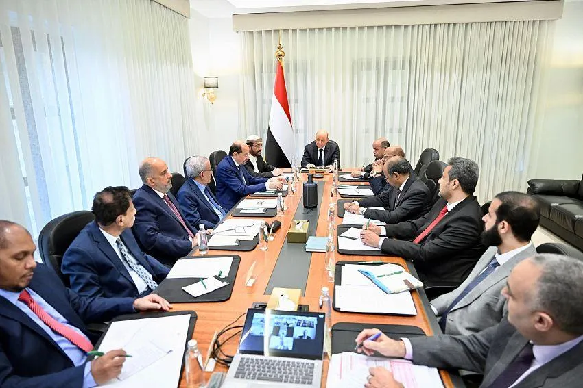 الرياض.. اجتماع مصغر للحكومة ومحافظي المحافظات المحررة يشدد على إغلاق أي حسابات خارج البنك المركزي الرياض.. اجتماع مصغر للحكومة ومحافظي المحافظات المحررة يشدد على إغلاق أي حسابات خارج البنك المركزي