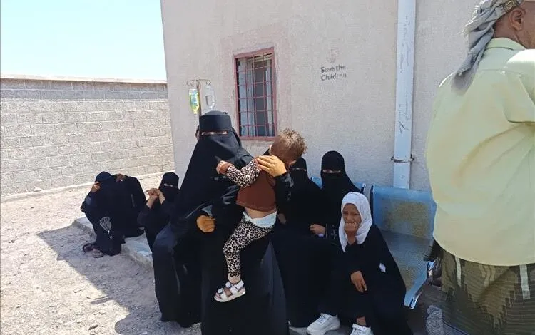 تفشي الحميات في خور عميرة بلحج ينذر بكارثة صحية وسط عجز الإمكانات تفشي الحميات في خور عميرة بلحج ينذر بكارثة صحية وسط عجز الإمكانات