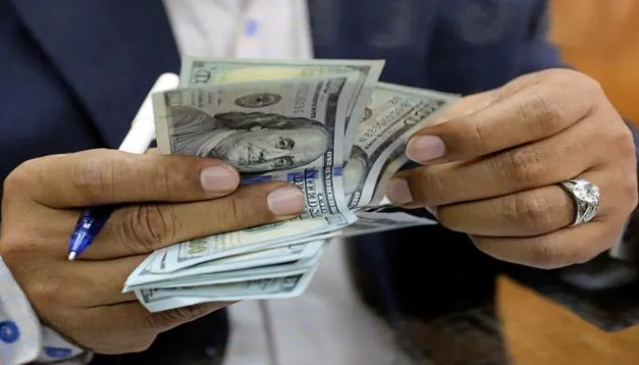 اليمن يحرر سعر الدولار الجمركي ويقر حزمة إجراءات اقتصادية