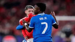 يويفا يعاقب بنفيكا بسبب إهانات فينيسيوس